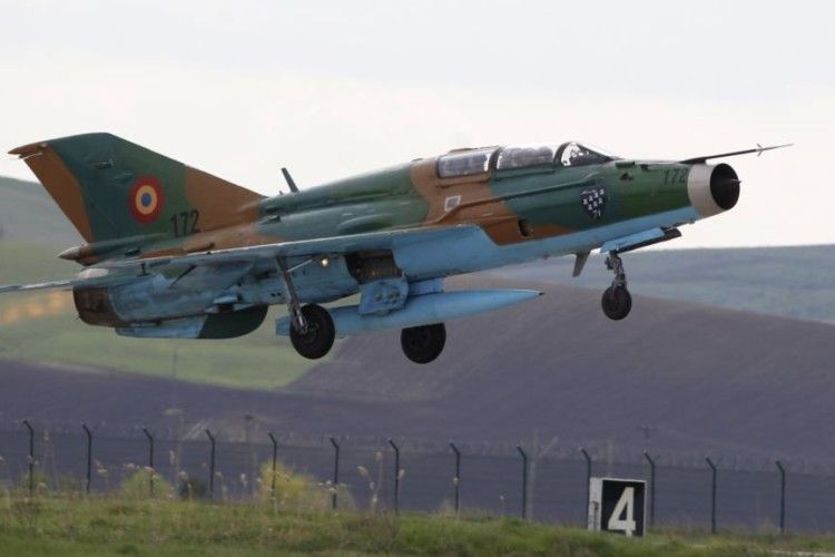 На авіашоу в Румунії впав винищувач, пілот загинув