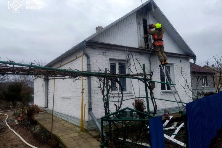 На Волині за добу через несправності пічного опалення горіли три житлові будинки (Фото)