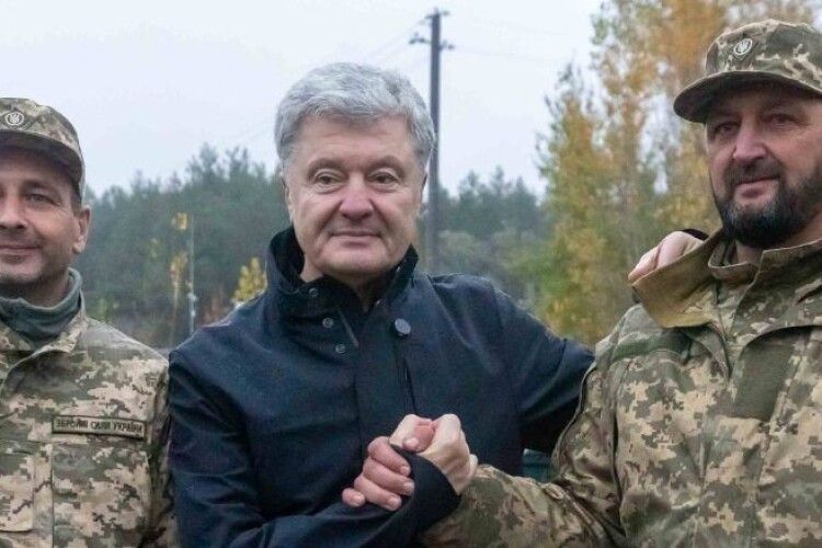 Доля України залежить від ЗСУ: Порошенко передав військовим чергову партію допомоги