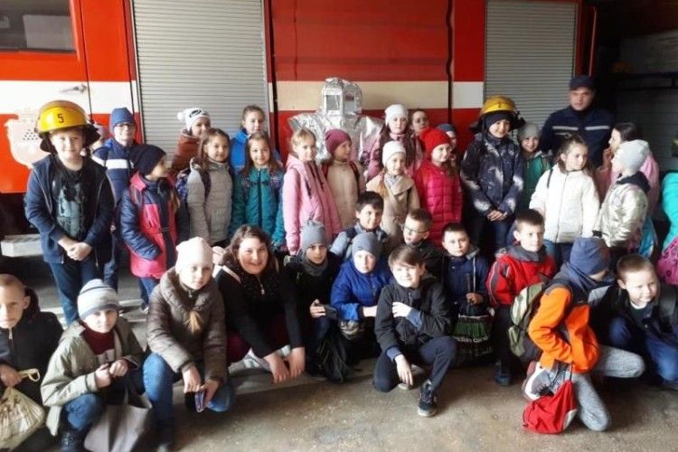 Нововолинські школярі погостювали у вогнеборців (фото)