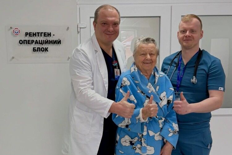 Рахунок йшов на хвилини: волинські лікарі врятували життя 84-річній пацієнтці з інфарктом