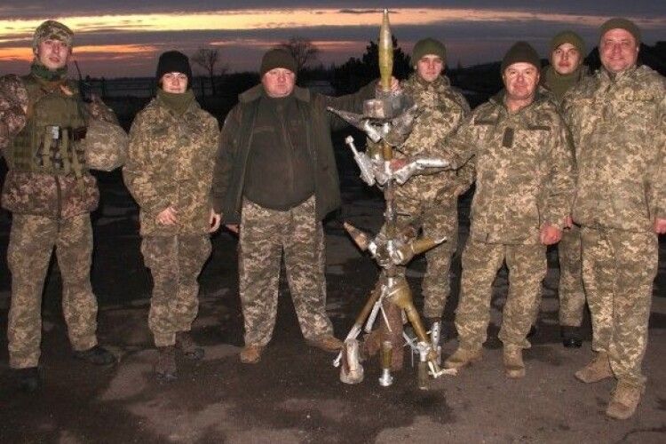 Подарунок для бойовиків - новорічна ялинка зі снарядів