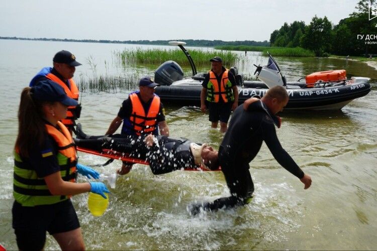 На Світязі працювали рятувальники з водолазом 