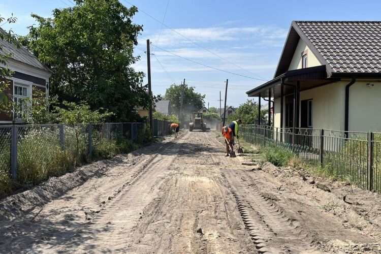 Чайка показав, як ремонтують дороги на вулицях Ковеля