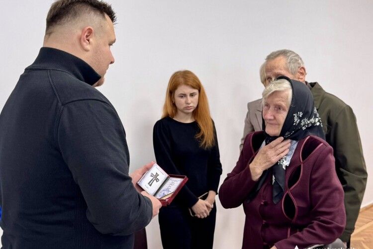 Двох Захисників з Нововолинської громади посмертно відзначили нагородами