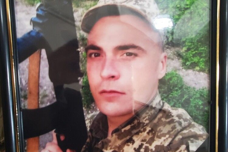 Залишився назавжди 30-річним: на Волині провели в останню путь Героя (Фото)