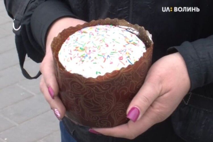 У Луцьку волонтери збирали великодні солодощі для військових на Схід (ВІДЕО)