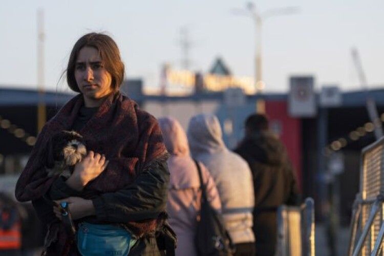 Фінансову допомогу біженцям необхідно продовжувати й після їхнього повернення в Україну – ОП
