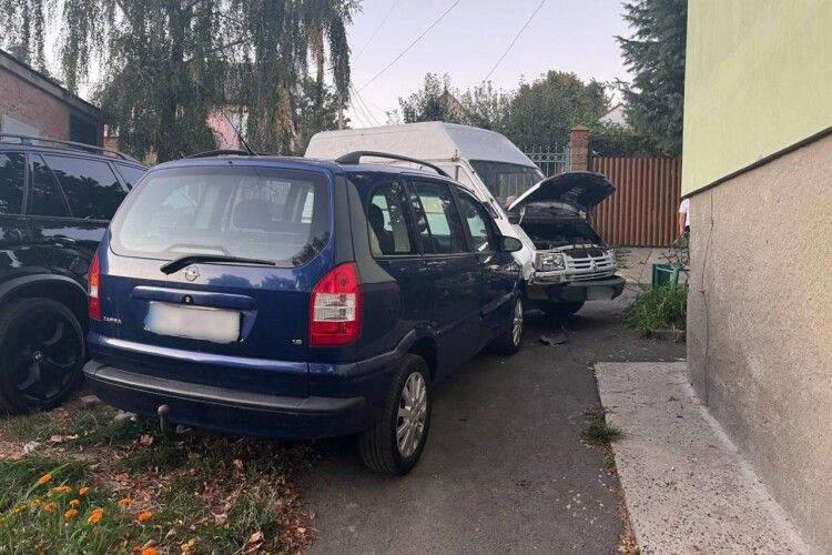 У Луцьку п'яний водій пошкодив три автівки