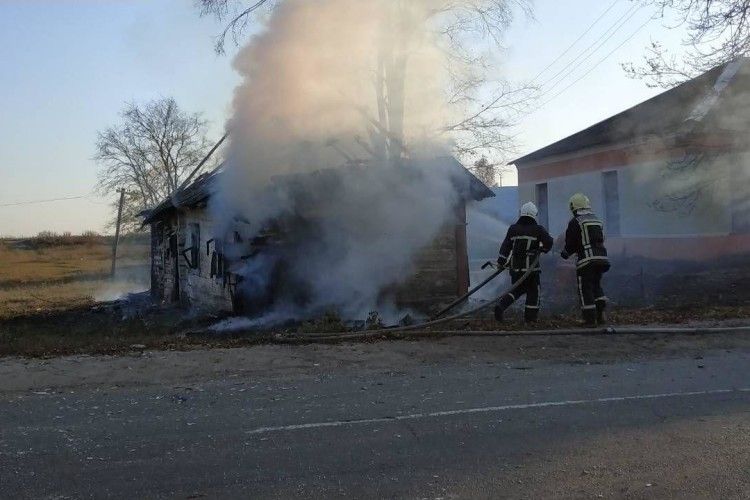На Рівненщині горіла хата-пустка
