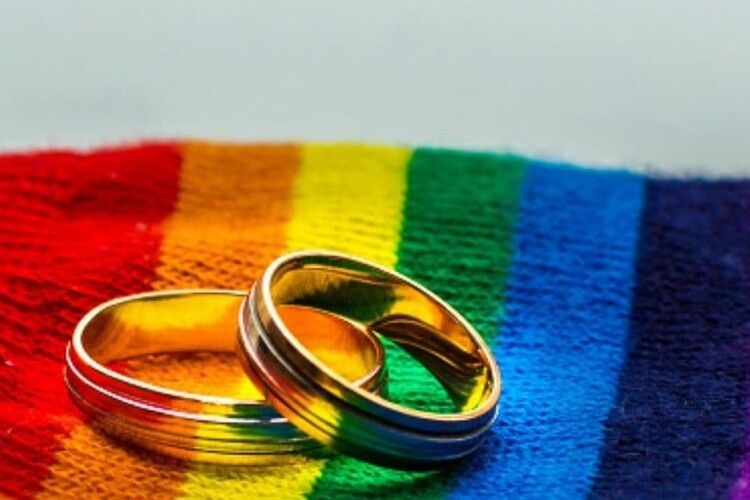 Петиція до Зеленського про легалізацію одностатевих шлюбів набрала необхідну кількість голосів