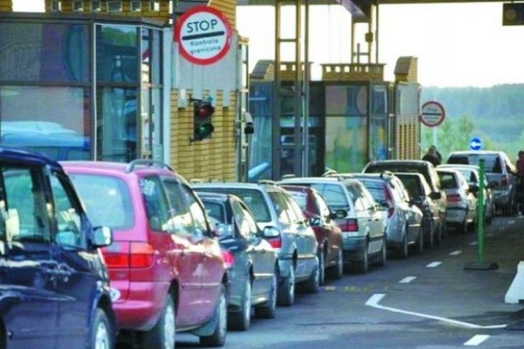 На Волині накрили групу, яка розмитнювала авто в обхід закону