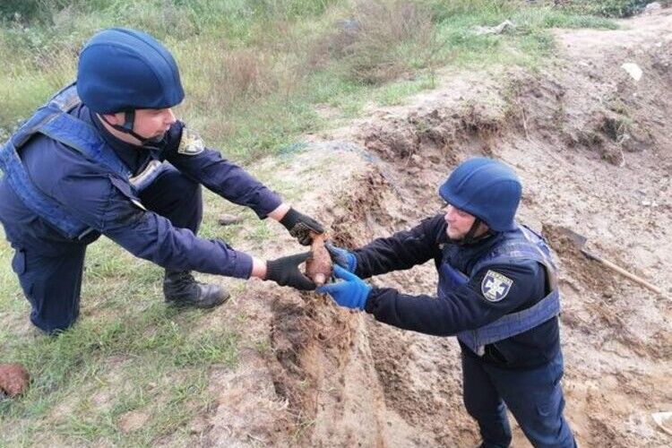 Волинські сапери знищили 10 мін, знайдених у селах Ковельщини