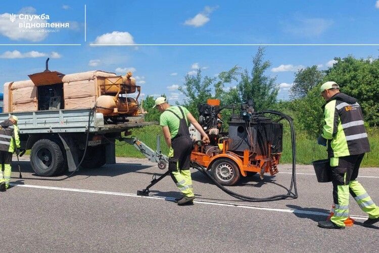 Вибоїни, узбіччя і знаки: на яких трасах Волині тривають планові дорожні роботи