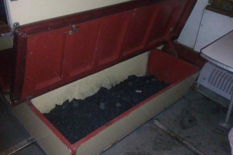 У поїзді «Укрзалізниці» в багажних відсіках… зберігається вугілля?
