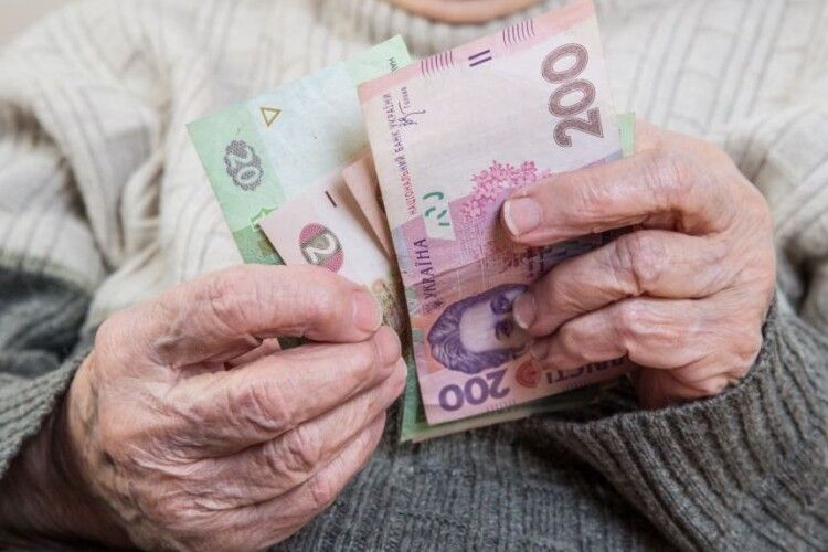 Пенсії виплачуватимуть вчасно