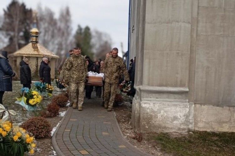 Назавжди 48:у громаді на Волині попрощалися з Героєм Святославом Ткачуком (Фото)