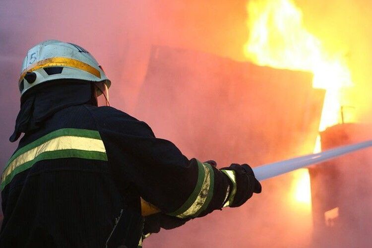 Блискавка, полум'я та трагедії на дорогах – неспокійна доба волинських рятувальників