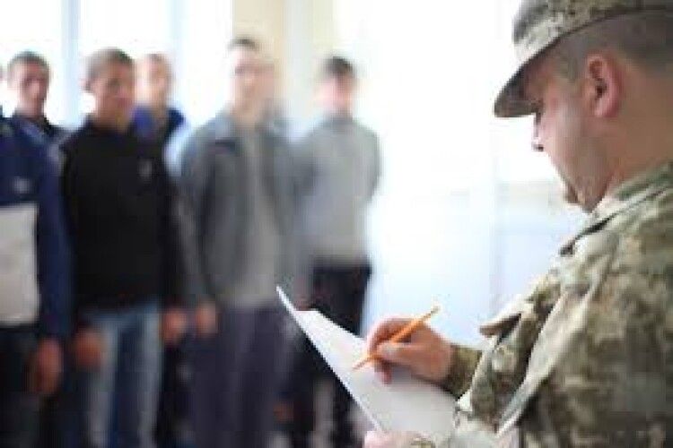 В Україні будуть призивати 18-річних в армію тільки за їх письмовою згодою
