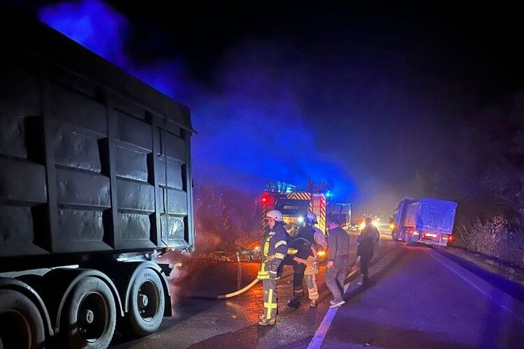 На Волині загорівся вантажний автомобіль