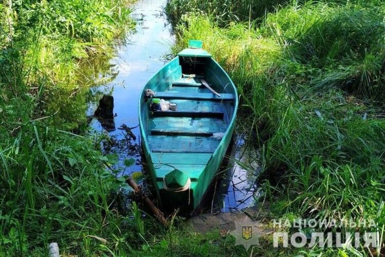 На озері у Старовижівському районі поліцейські зловили браконьєра