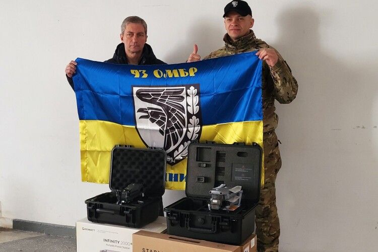 «Кіборг» з Волині везе на фронт партію дронів та Starlink від рідного міста