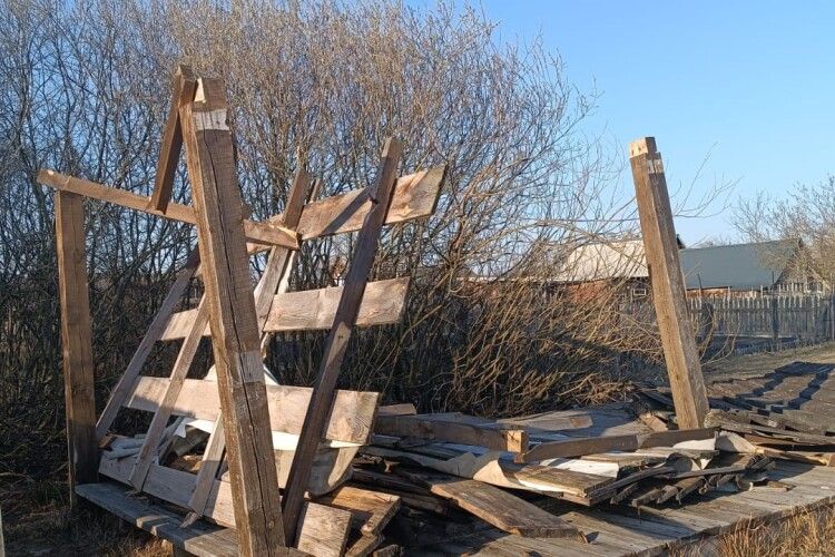 В урочищі на Волині вандали пошкодили зону відпочинку