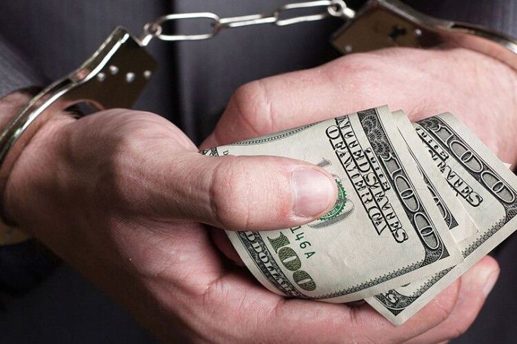 У Луцьку розпочали кримінальне провадження через хабар поліцейському