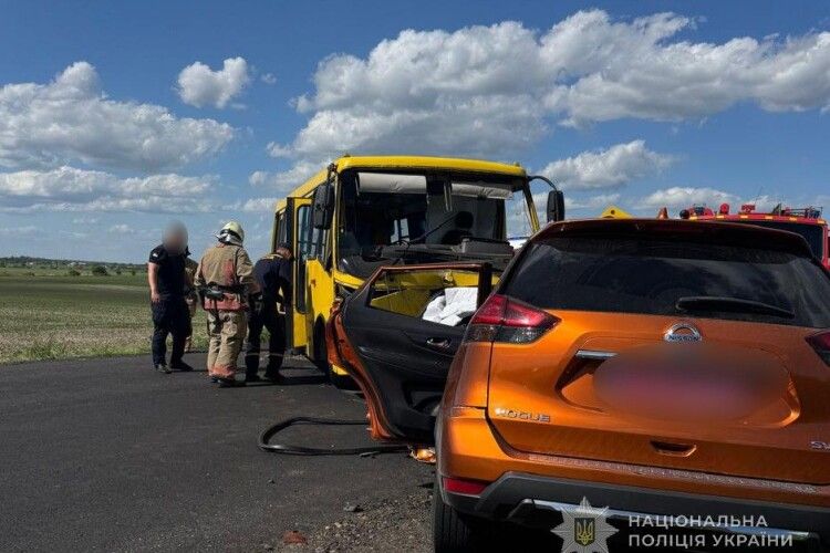 Жахлива аварія на Волині: зіткнулись авто та автобус з дітьми
