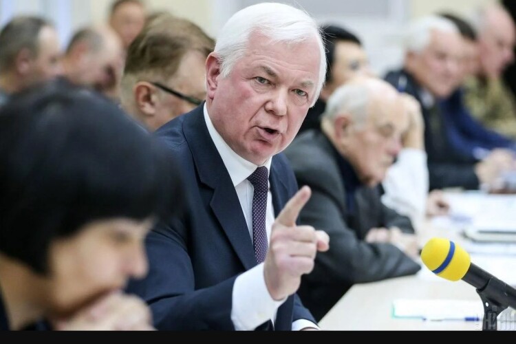 Генерал Маломуж: «Офіс президента не має права коментувати позицію Головнокомандувача»