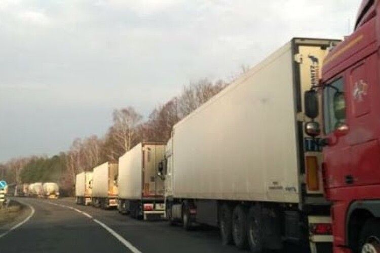 Як українська і польська сторони боротимуться із чергами вантажівок на «Ягодині»