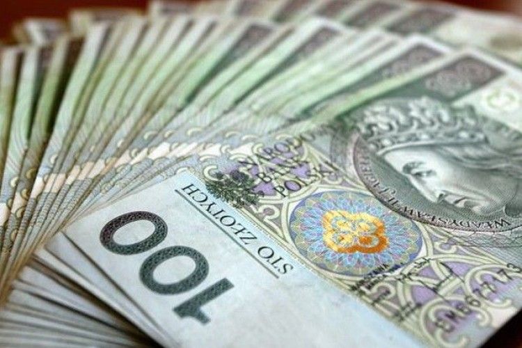 44-річна дама поцупила у свого 26-річного кавалера півтори тисячі злотих