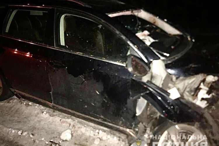 У нічній автотрощі на Рівненщині постраждали троє молодих людей (Фото)