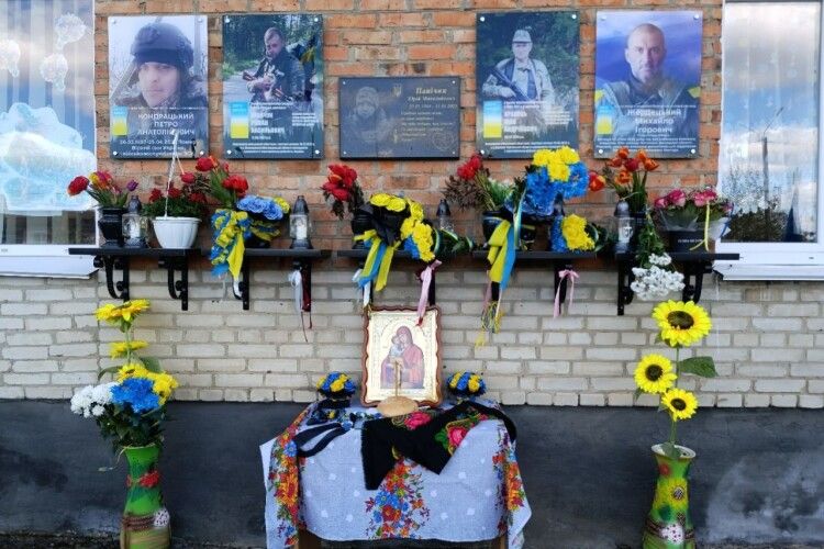 Історія відваги та самопожертви: у громаді на Волині відкрили меморіальні дошки загиблим воїнам-землякам