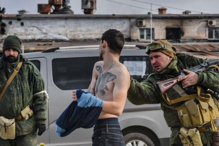 Фільтраційні табори: ЗМІ дізналися, через яке пекло проходять українці 