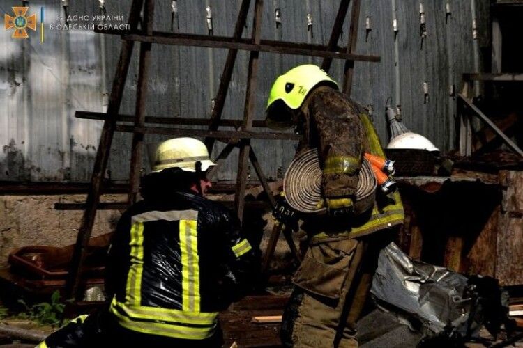Понад 60 пожежників гасили загоряння від ракетних ударів по Одесі