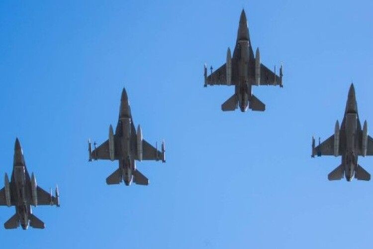 Норвегія передасть Україні винищувачі F-16