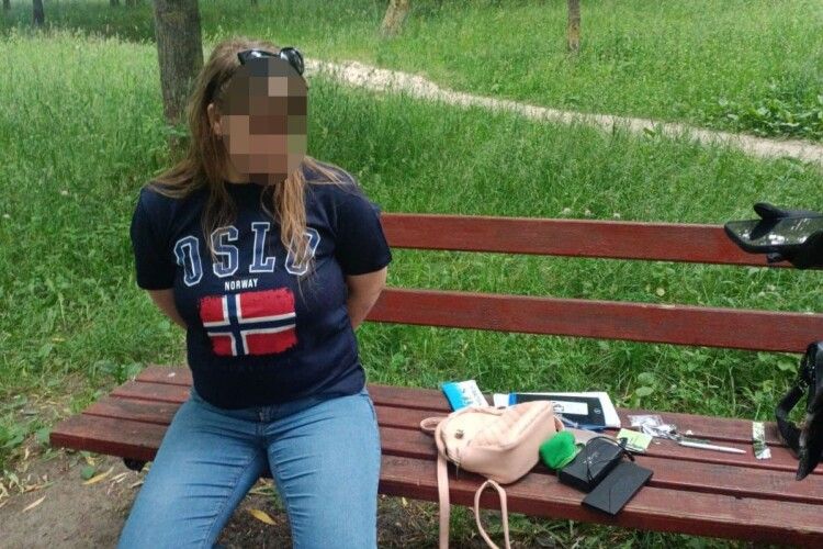 У Рівному затримали наркоторговку
