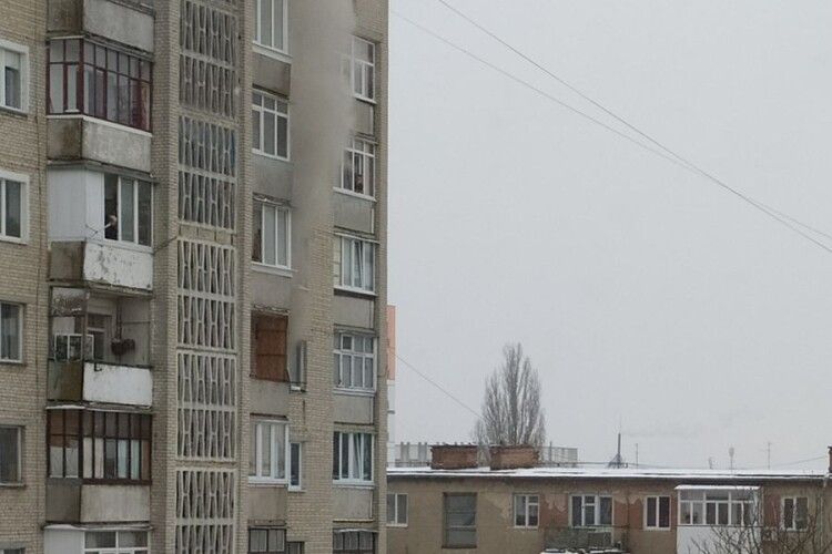 У Луцьку горіла квартира в багатоповерхівці (Фото)