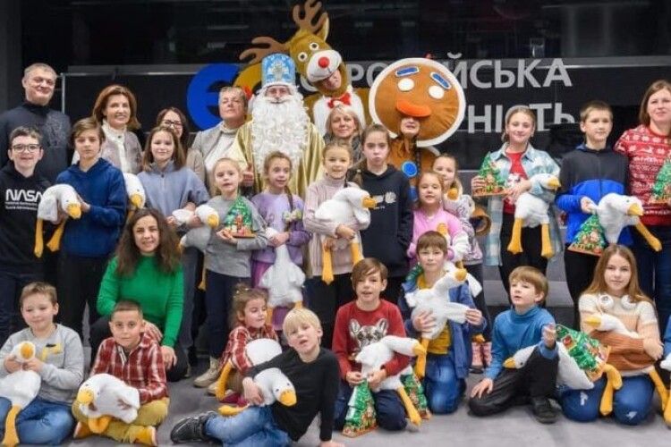 Марина Порошенко та ГО Родини «Небесної Сотні» влаштували різдвяне свято для дітей загиблих героїв