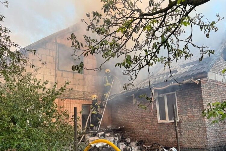 На Волині ледь не згоріли дві хати