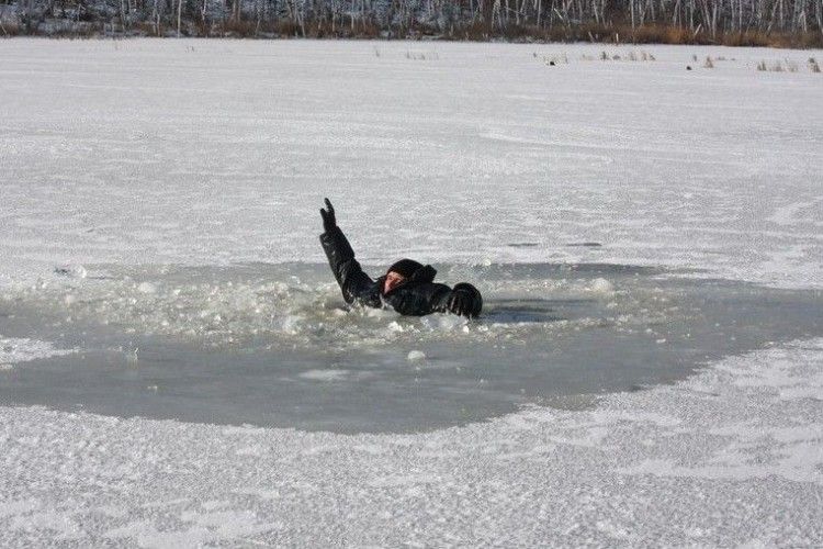 У Шацьку рибалка провалився під лід