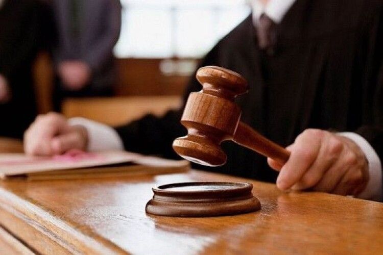 Торгівля новонародженими дітьми: співучасникам обрали запобіжний захід