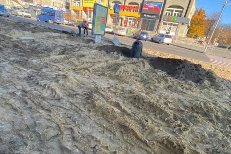 Розритий центр Ковеля: новий тротуар обіцяють через три тижні