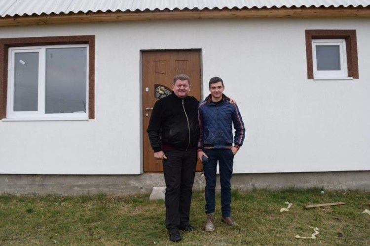 28 дітей-сиріт отримали житло за програмою облради