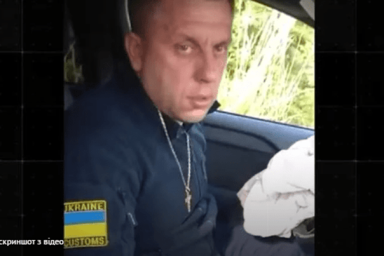 Покривали п’яного митника з Волині: поліцейські записали нетверезу аварію на стороннього чоловіка
