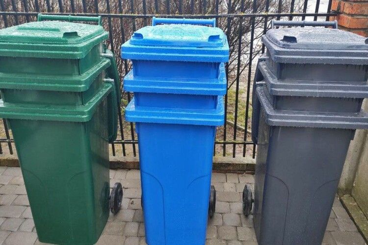 Хто у Луцьку може отримати безплатно сміттєві контейнери для приватного сектору