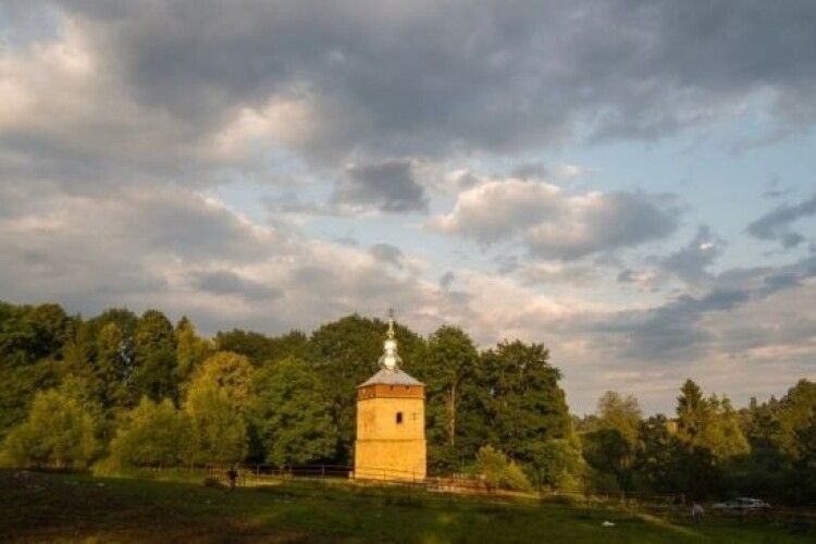 В неіснуючому лемківському селі врятували церковну дзвіницю