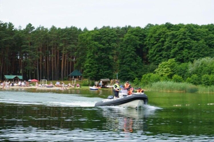 На озері Світязь відбулись масштабні навчання з порятунку людей на воді