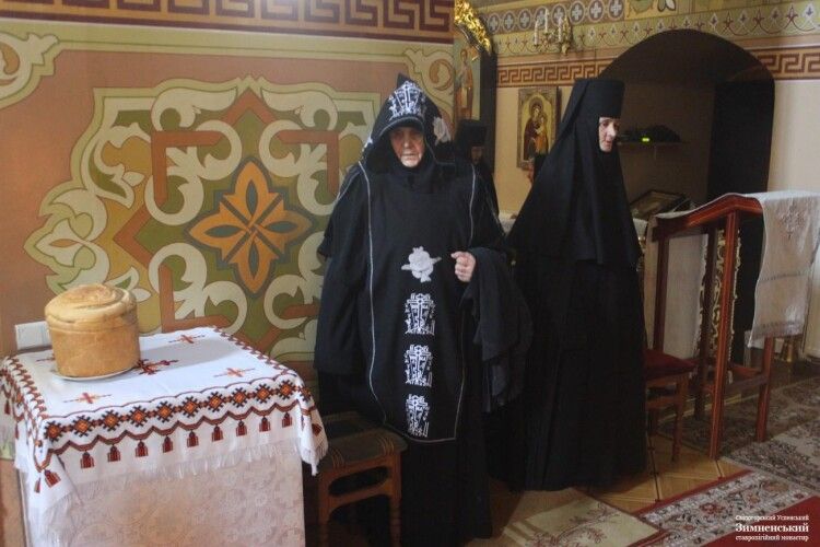 Перевірили Зимненський монастир: підозрілих не знайшли – настоятелька готова приймати біженців
